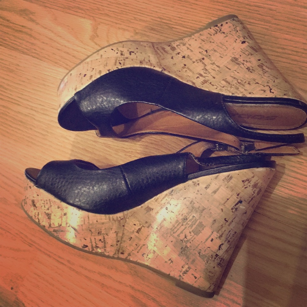 Black cork wedges